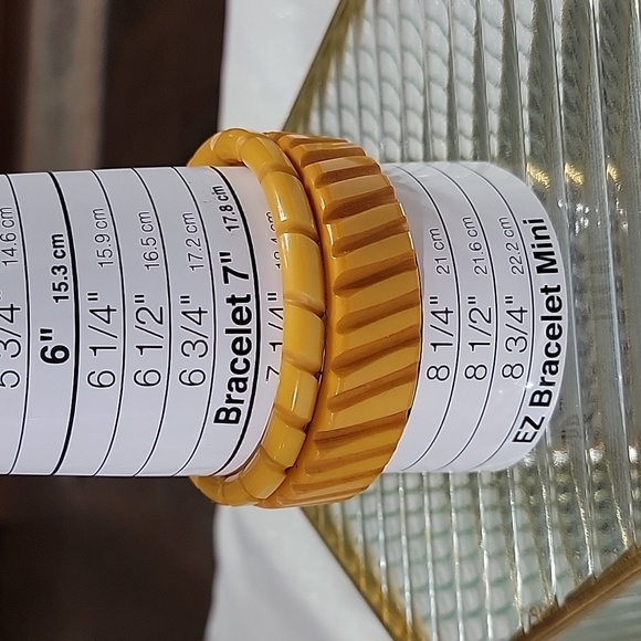 Bakelite Butterscotch Molded Carved Vintage Bangle Bracelet Set of Two - Picture 8 of 11